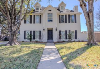 303 Turtle Rock Drive, Victoria, TX 77904