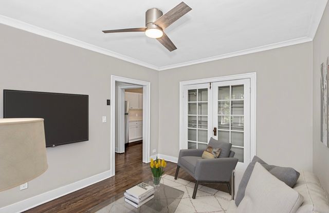 5004 W Newport Avenue 3E, Chicago, IL 60641