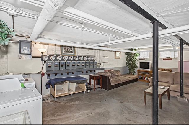 5004 W Newport Avenue 3E, Chicago, IL 60641