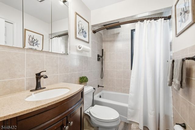 8 Oak St, Carteret Boro, NJ 07008