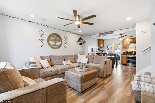 8 Oak St, Carteret Boro, NJ 07008