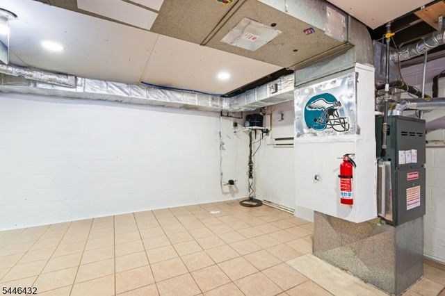 8 Oak St, Carteret Boro, NJ 07008