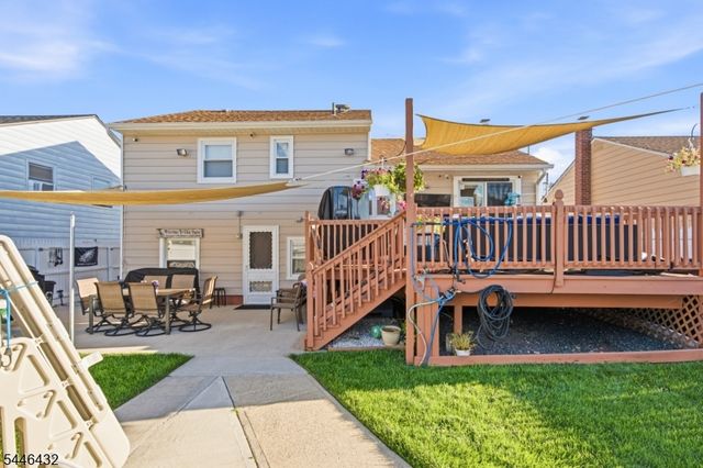 8 Oak St, Carteret Boro, NJ 07008