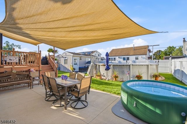 8 Oak St, Carteret Boro, NJ 07008