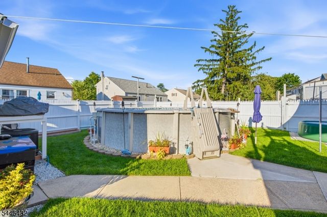 8 Oak St, Carteret Boro, NJ 07008