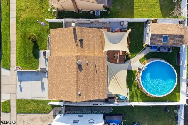 8 Oak St, Carteret Boro, NJ 07008
