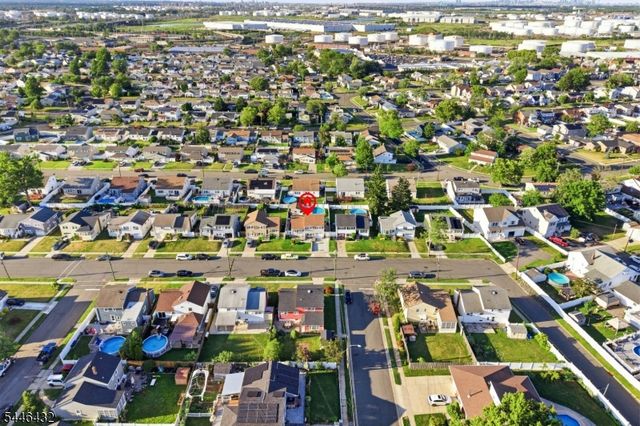 8 Oak St, Carteret Boro, NJ 07008