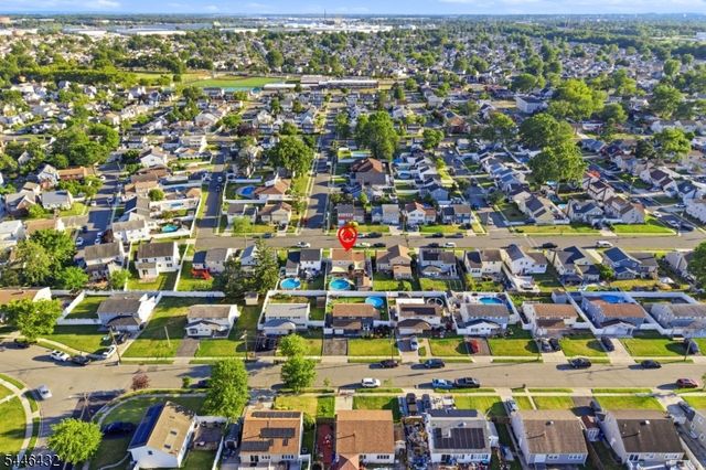 8 Oak St, Carteret Boro, NJ 07008