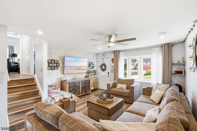 8 Oak St, Carteret Boro, NJ 07008
