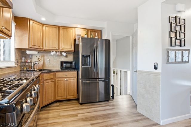 8 Oak St, Carteret Boro, NJ 07008