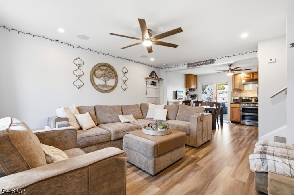 8 Oak St, Carteret Boro, NJ 07008 — photo 3
