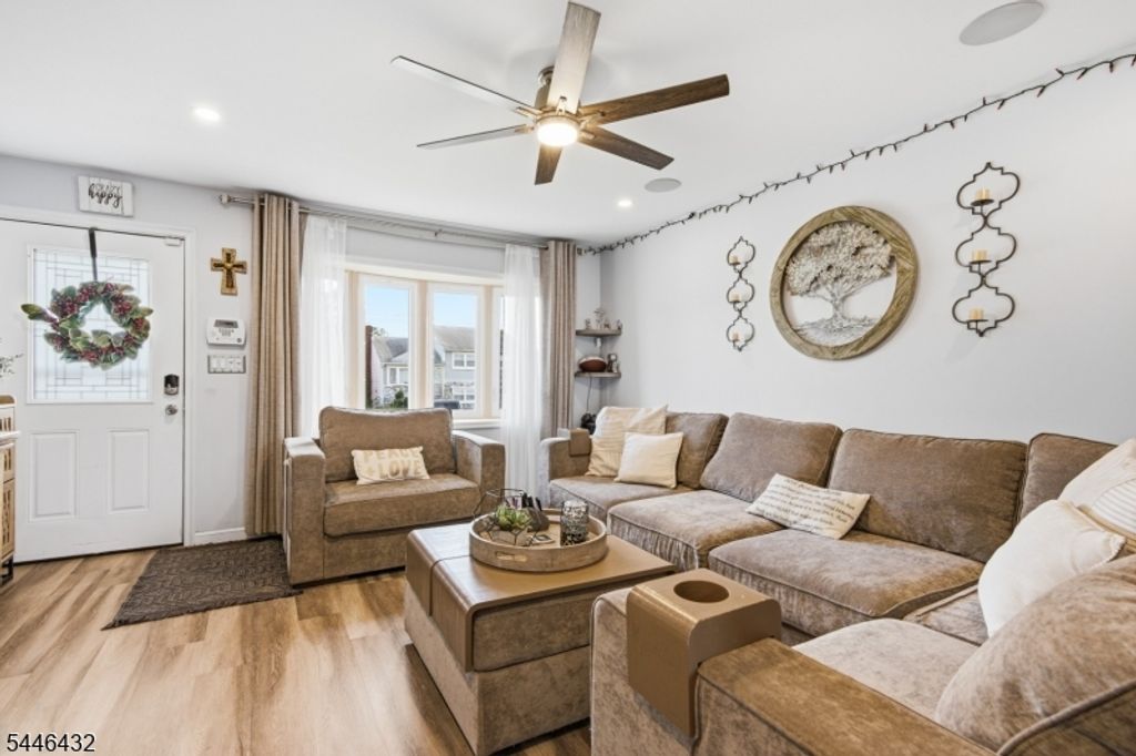 8 Oak St, Carteret Boro, NJ 07008 — photo 4
