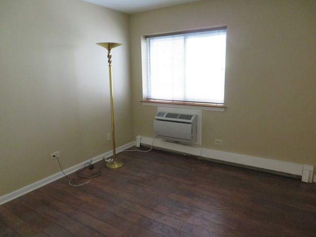 1311 S Finley Road 118, Lombard, IL 60148