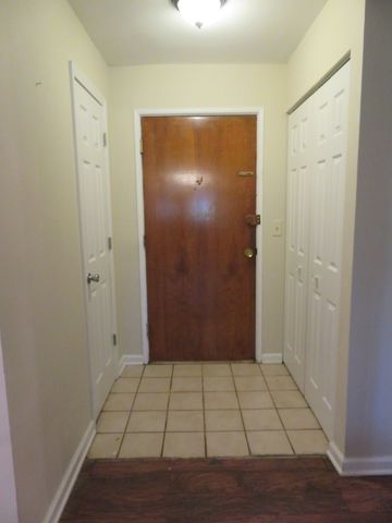 1311 S Finley Road 118, Lombard, IL 60148