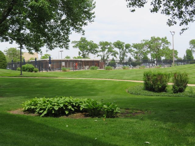 1311 S Finley Road 118, Lombard, IL 60148