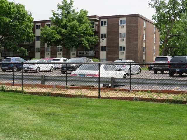 1311 S Finley Road 118, Lombard, IL 60148