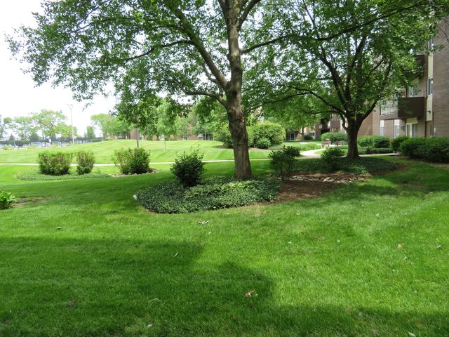 1311 S Finley Road 118, Lombard, IL 60148
