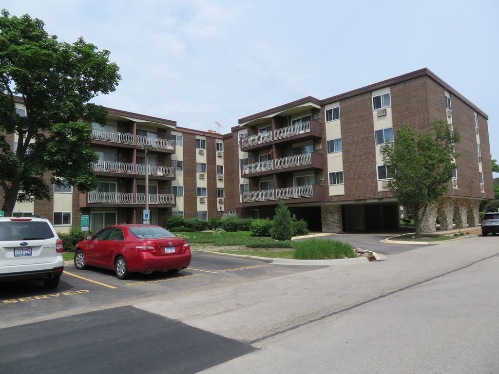 1311 S Finley Road 118, Lombard, IL 60148