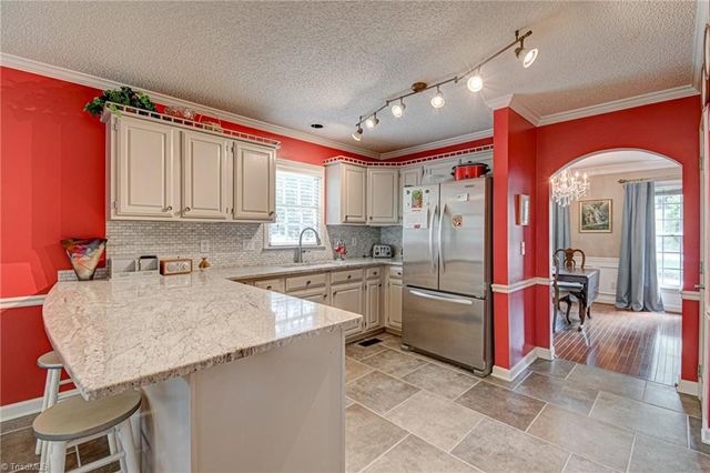 380 Hollinswood Avenue, Winston-salem, NC 27103
