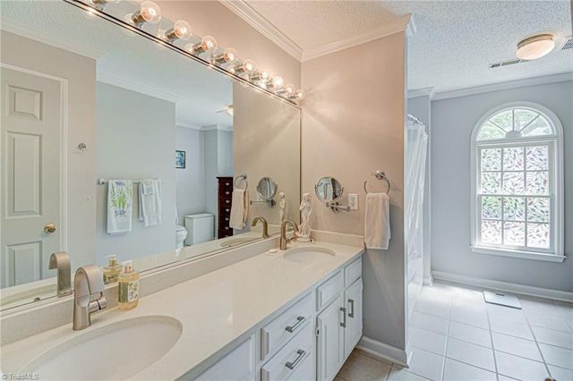 380 Hollinswood Avenue, Winston-salem, NC 27103