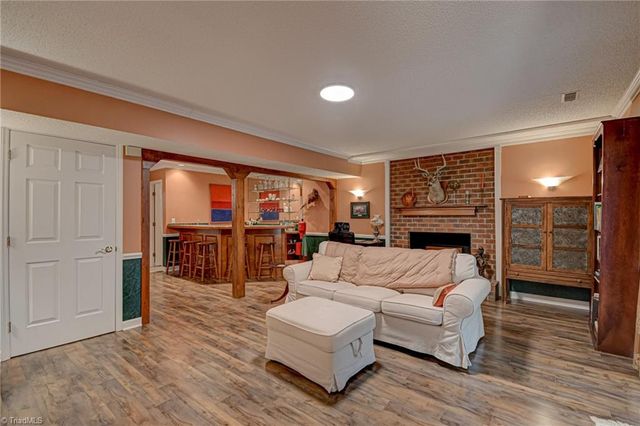 380 Hollinswood Avenue, Winston-salem, NC 27103