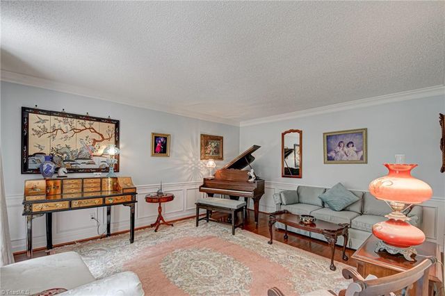380 Hollinswood Avenue, Winston-salem, NC 27103