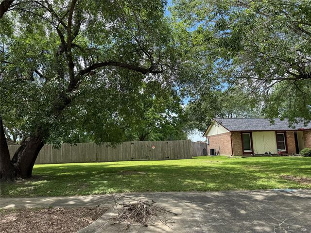 4908 Ripple Creek Drive, Baytown, TX 77521
