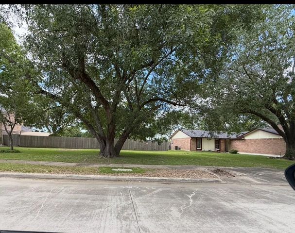 4908 Ripple Creek Drive, Baytown, TX 77521
