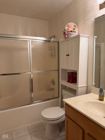 818 Jared Drive, Greenwood, IN 46143