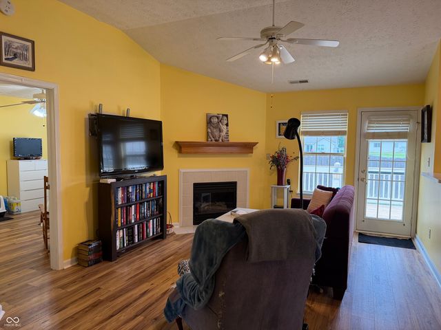 818 Jared Drive, Greenwood, IN 46143