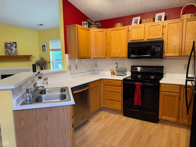 818 Jared Drive, Greenwood, IN 46143