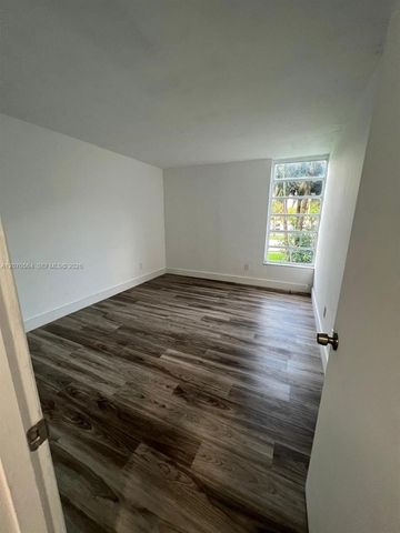 310 Fontainebleau Boulevard 204, Miami, FL 33172