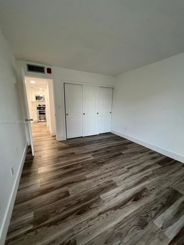 310 Fontainebleau Boulevard 204, Miami, FL 33172
