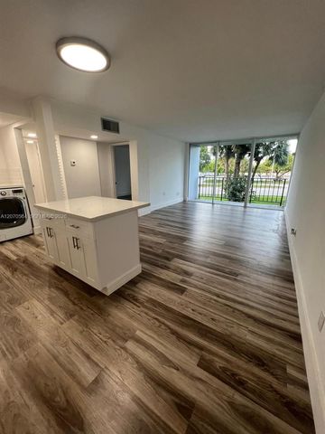 310 Fontainebleau Boulevard 204, Miami, FL 33172