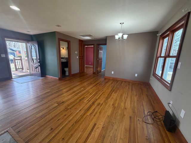 433 N Colby Ave, Valley Center, KS 67147