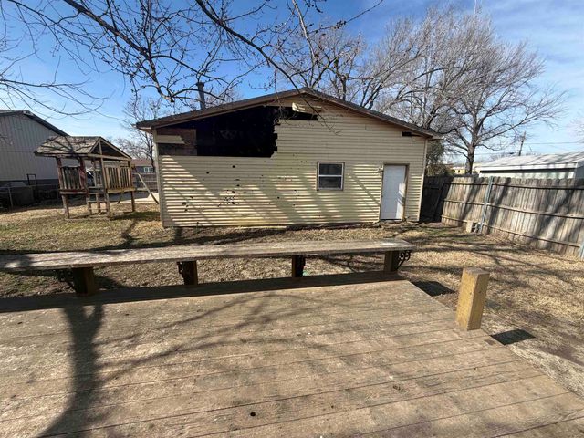 433 N Colby Ave, Valley Center, KS 67147