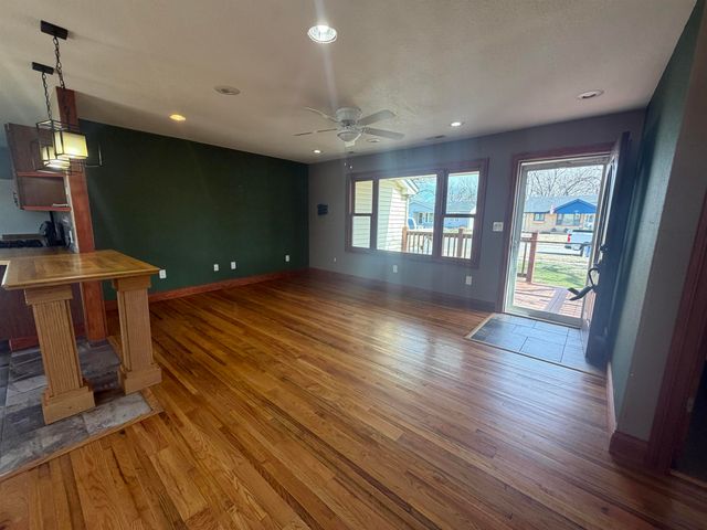 433 N Colby Ave, Valley Center, KS 67147