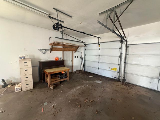 433 N Colby Ave, Valley Center, KS 67147