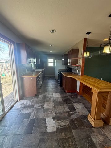 433 N Colby Ave, Valley Center, KS 67147