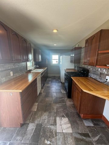 433 N Colby Ave, Valley Center, KS 67147