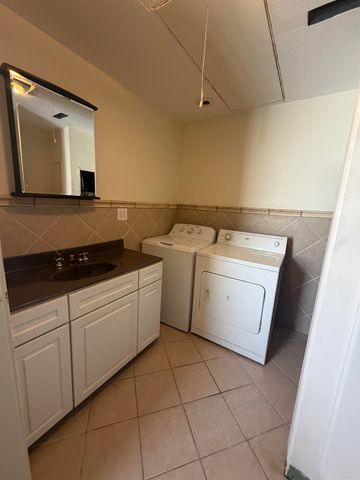 433 N Colby Ave, Valley Center, KS 67147