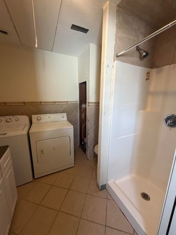 433 N Colby Ave, Valley Center, KS 67147