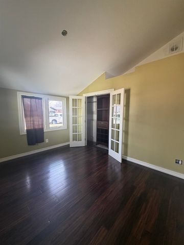 433 N Colby Ave, Valley Center, KS 67147