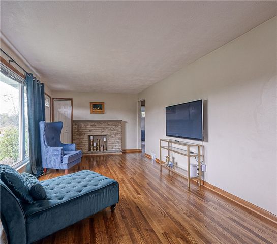200 Stonebrook Dr, Peters Twp, PA 15317