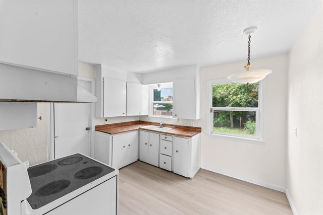 2699 Grove Ave, Sacramento, CA 95815