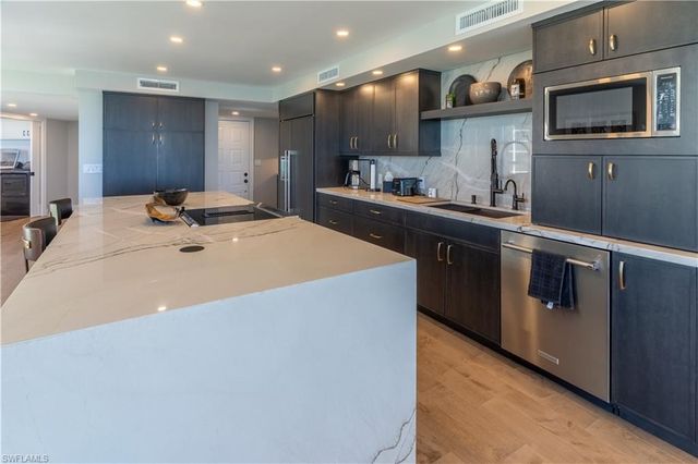 10701 Gulf Shore DR 701, Naples, FL 34108