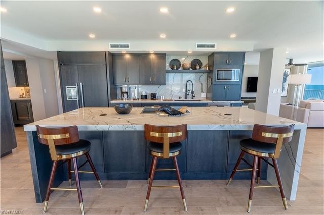 10701 Gulf Shore DR 701, Naples, FL 34108