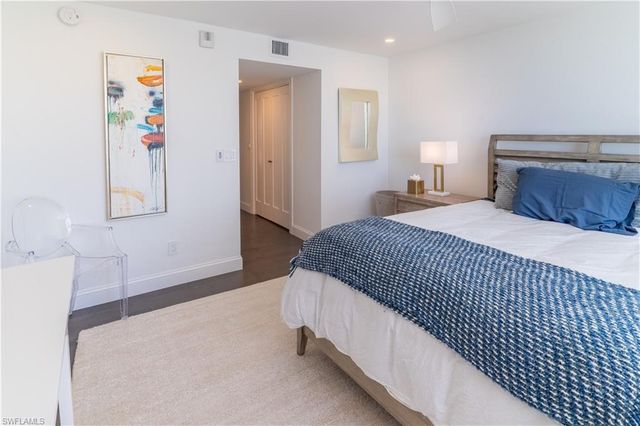10701 Gulf Shore DR 701, Naples, FL 34108