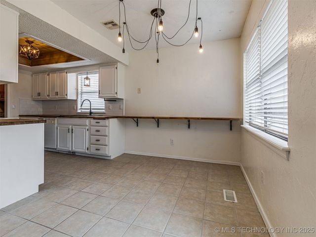 14225 E 37th Place, Tulsa, OK 74133