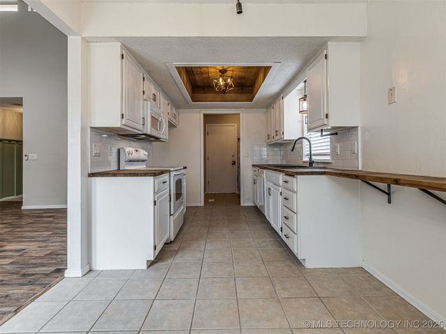14225 E 37th Place, Tulsa, OK 74133